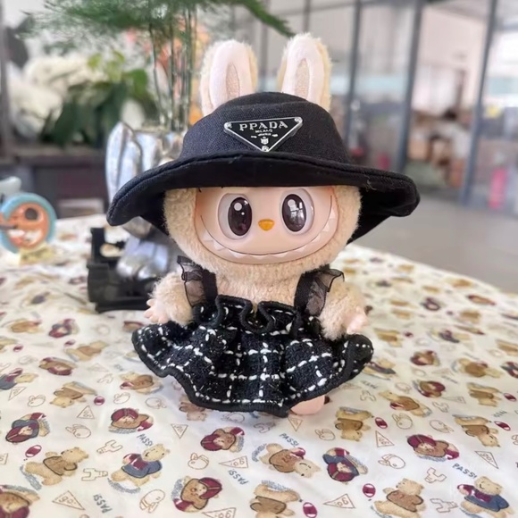 Labubu Clothes / Outfit - Picture 1 of 3